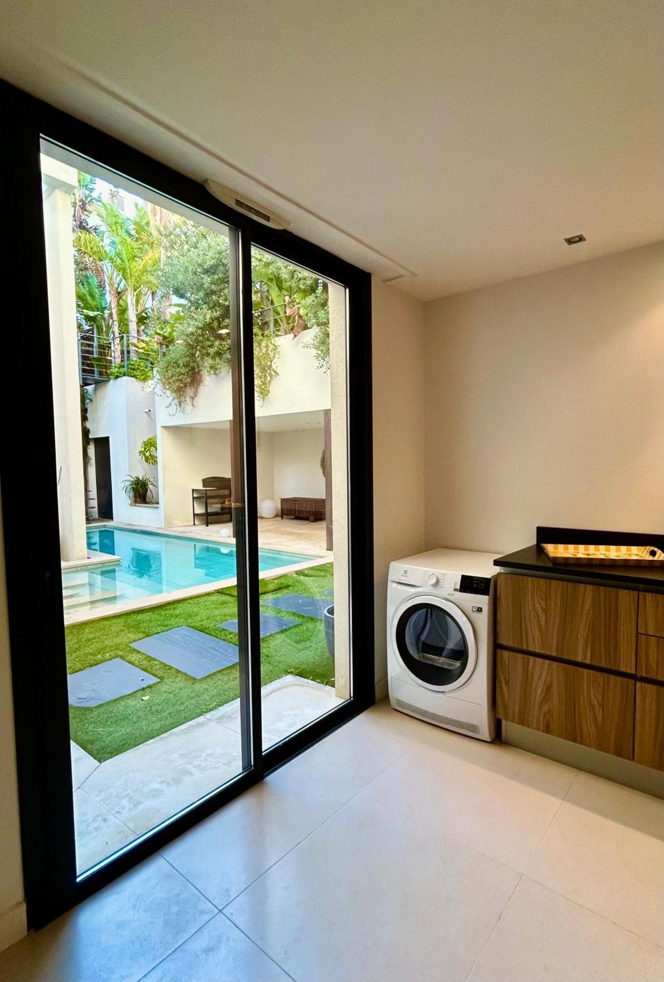Rumah Bali Cannes Exterior photo