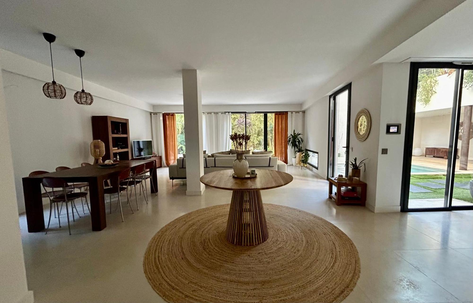 Rumah Bali Cannes Exterior photo