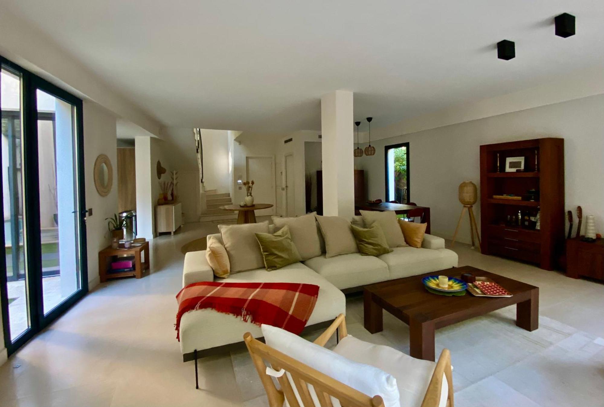 Rumah Bali Cannes Exterior photo
