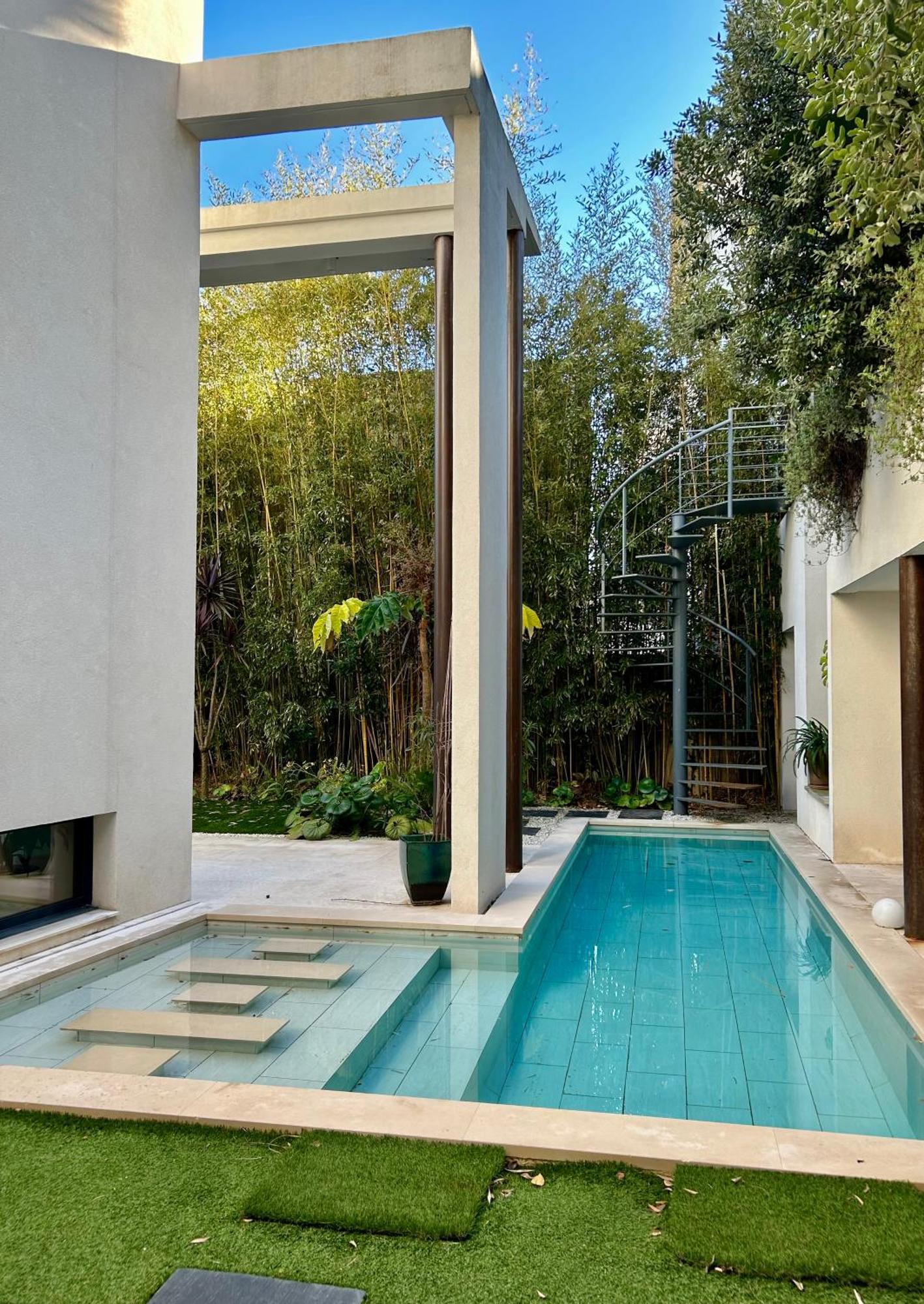 Rumah Bali Cannes Exterior photo
